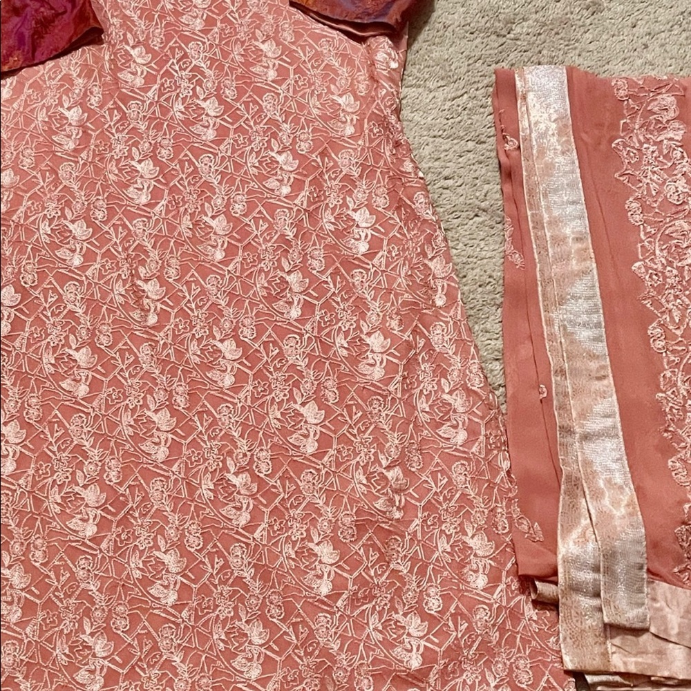 This is a ladies medium embroidered Pakistani shirt and it has a matching scaf.